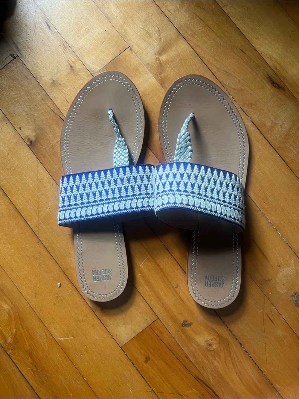 Jasper & Jeera leather thong sandals
41